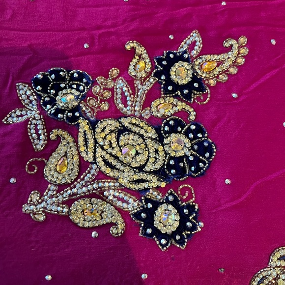 Brand New Gorgeous Pure Crepe Sari with Heavy Embroidery Work - Picture 4 of 7